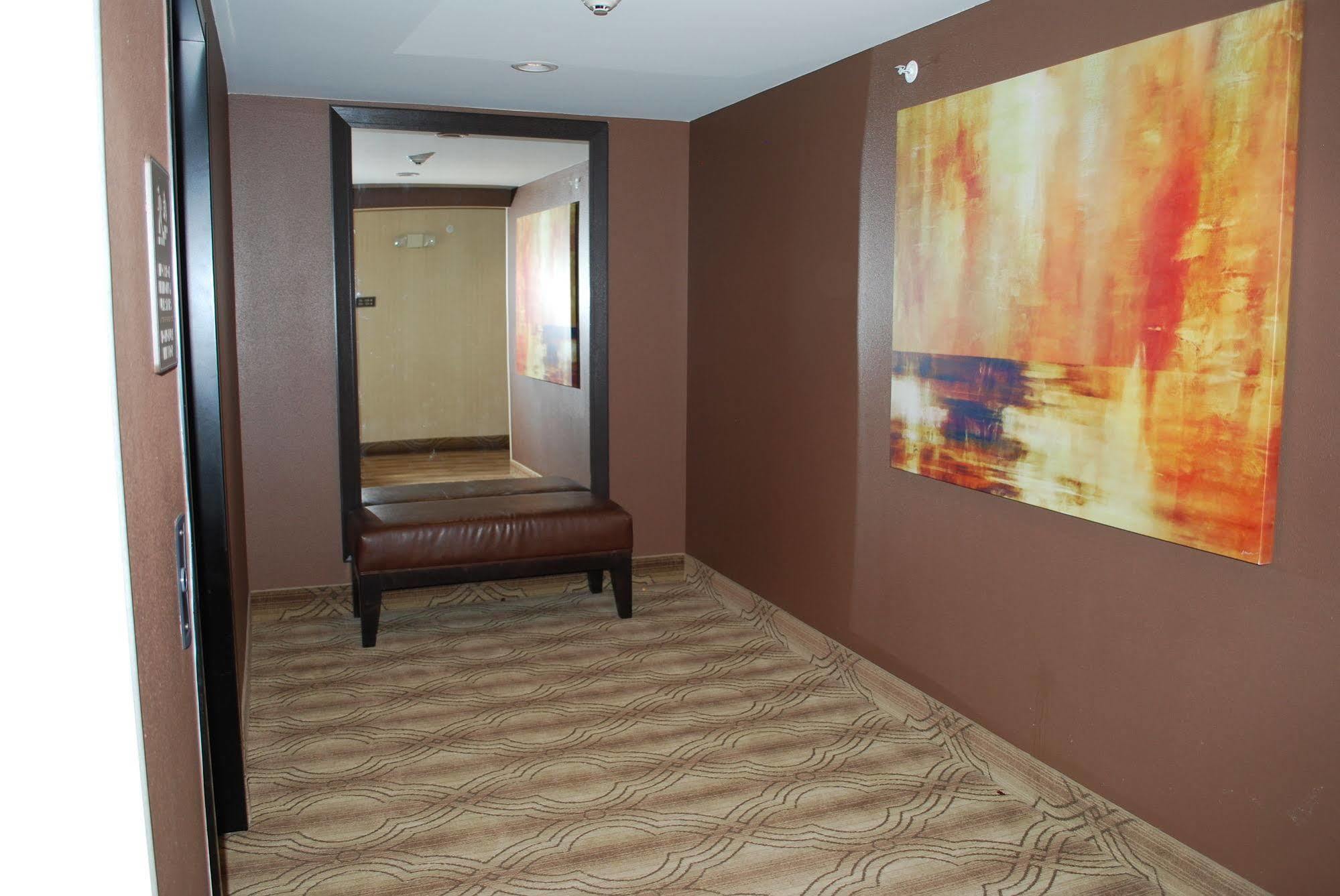แลนด์มาร์ค สวีท - วิลลิสตัน Hotel ภายนอก รูปภาพ